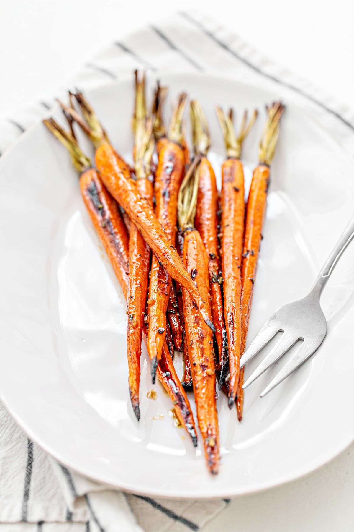 Sweet & Tangy Caramelized Carrots: A Honey Balsamic Delight